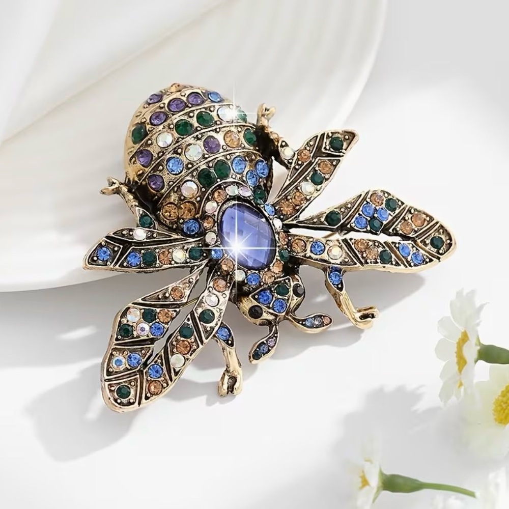 Bee Insect Rhinestone Encrusted Fashion Brooch Pin - Picture 4 of 5